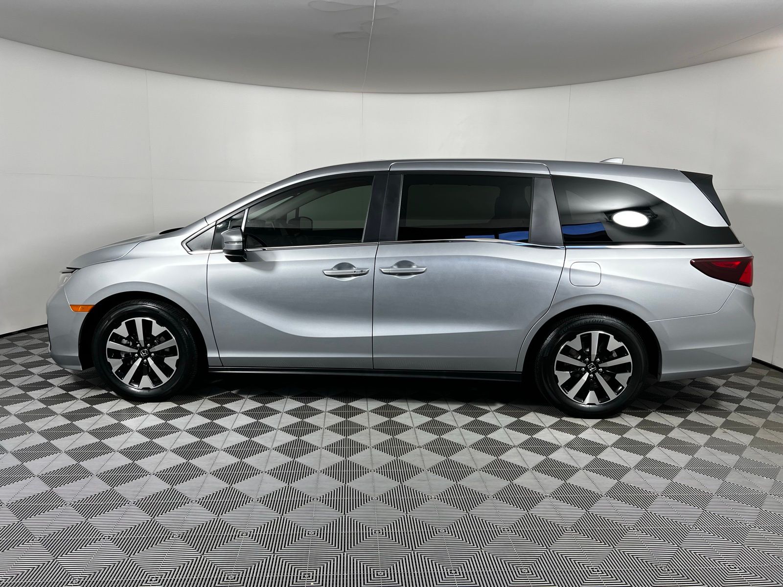 Thumbnail: 2025 Honda Odyssey - 8