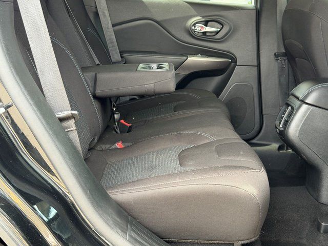 Used 2019 Diamond Black Jeep Latitude image 29