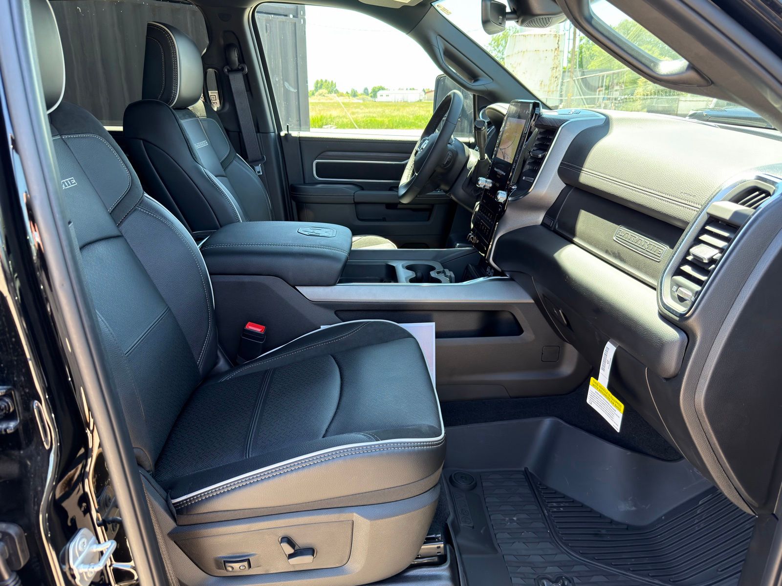 2026 RAM 3500 Laramie - Photo 38