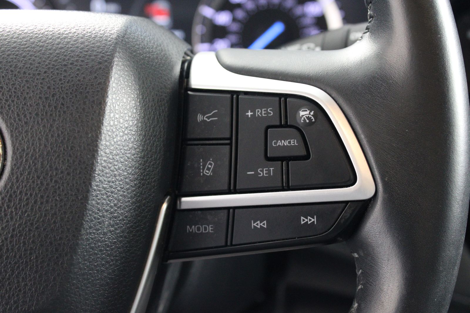 Used 2022 Gray Toyota XLE image 34