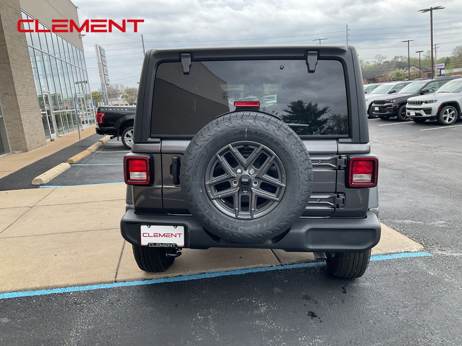 View vehicle photo 6