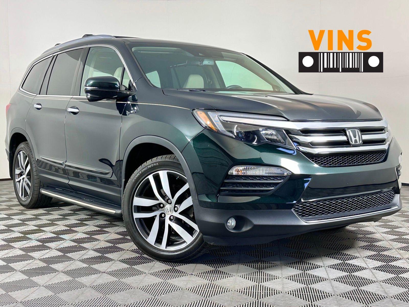 2017 Honda Pilot 4WD Touring's photo