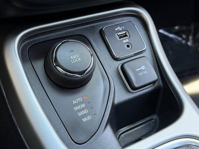 Used 2021 White Clearcoat Jeep Latitude image 38
