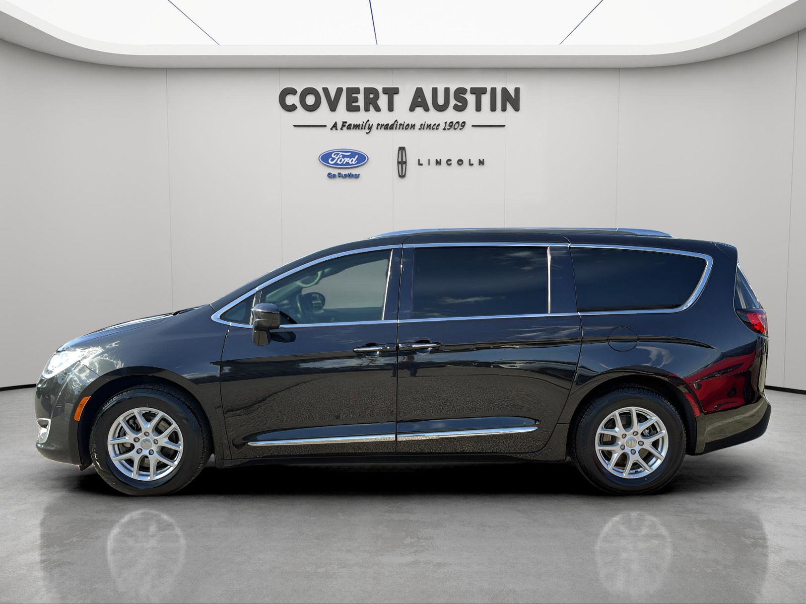 Used Car 2020 Chrysler Pacifica  Touring L For Sale Under $20,000 In Austin, Texas