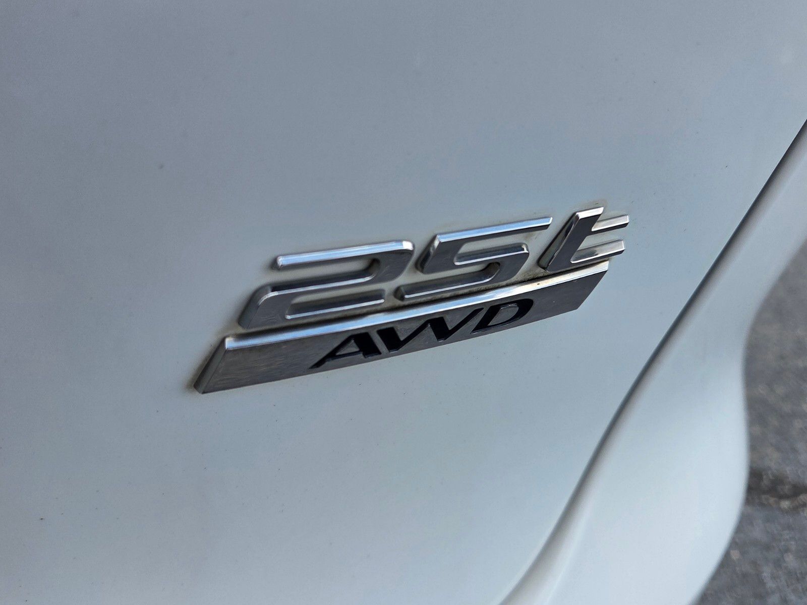 Used 2019  Jaguar 25t image 12