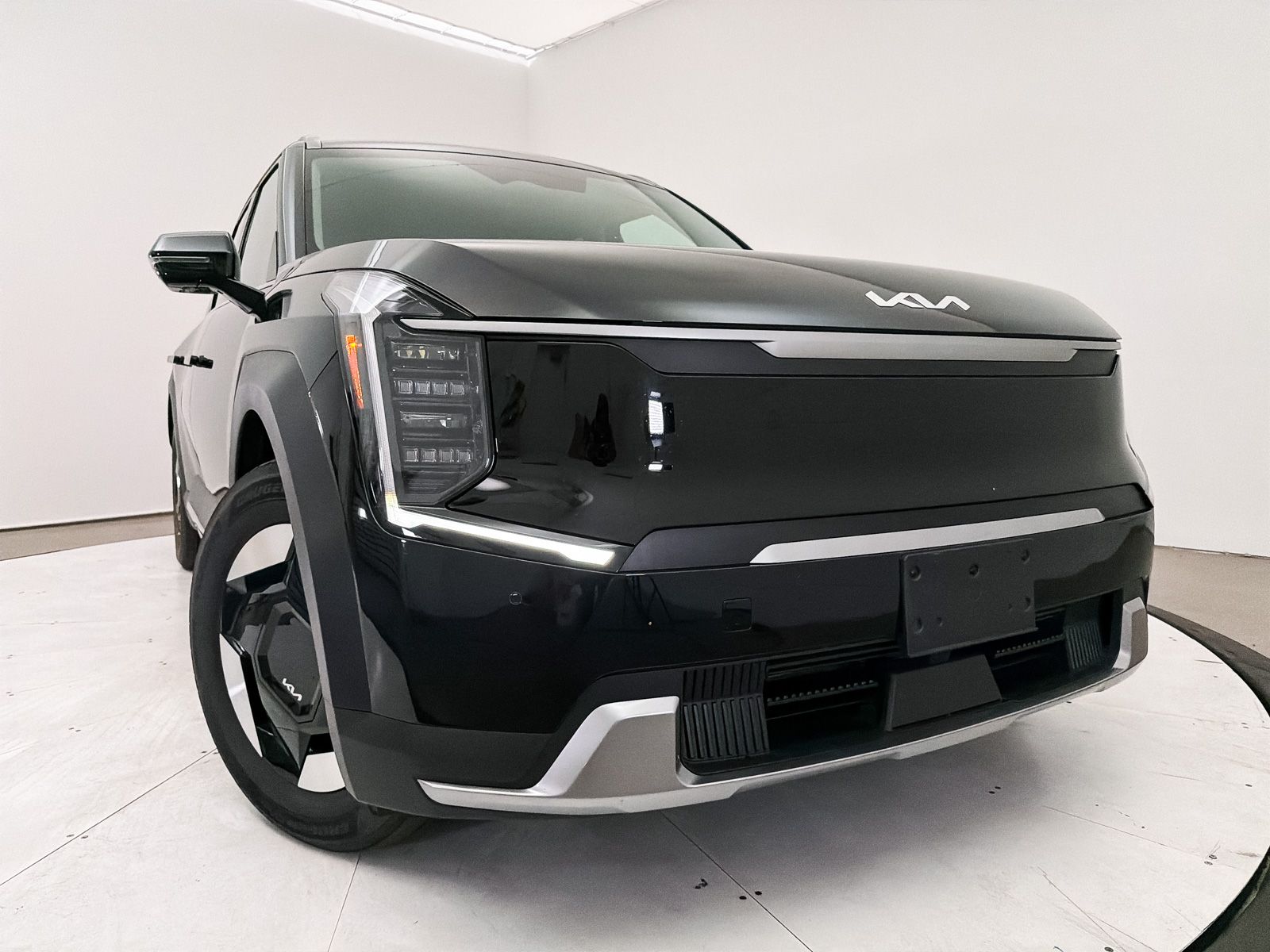 Certified 2024 Kia EV9 Wind with VIN KNDAFFS56R6033545 for sale in Scottsdale, AZ