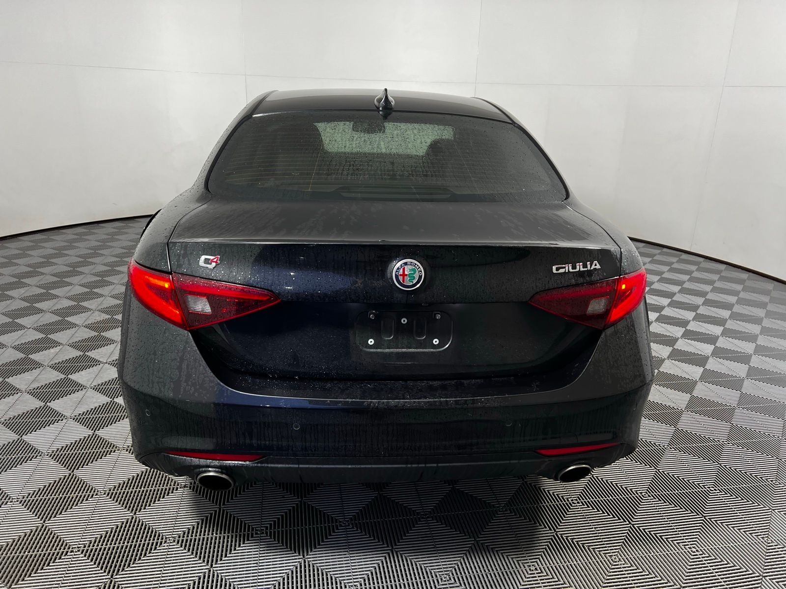 Thumbnail: 2017 Alfa Romeo Giulia - 6