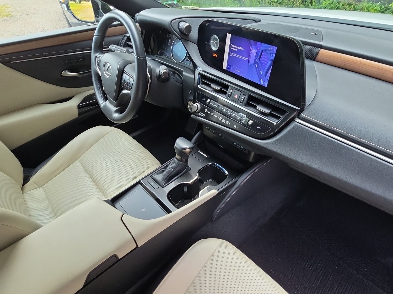 Used 2024 White Lexus 350 image 18