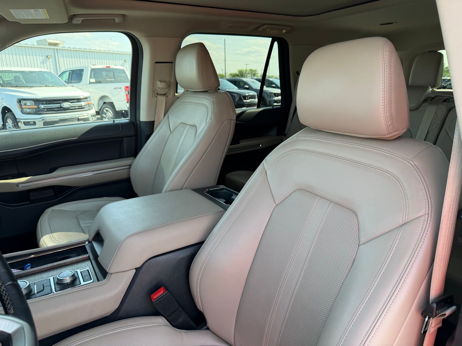 2024 Ford Expedition image 14
