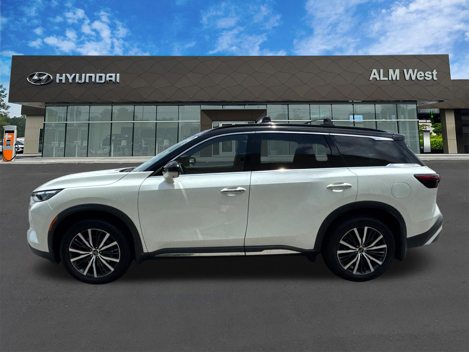 Used 2024 Black INFINITI Autograph image 8