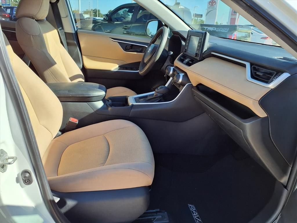 2019 Toyota RAV4 LE White at Emmons Autoplex