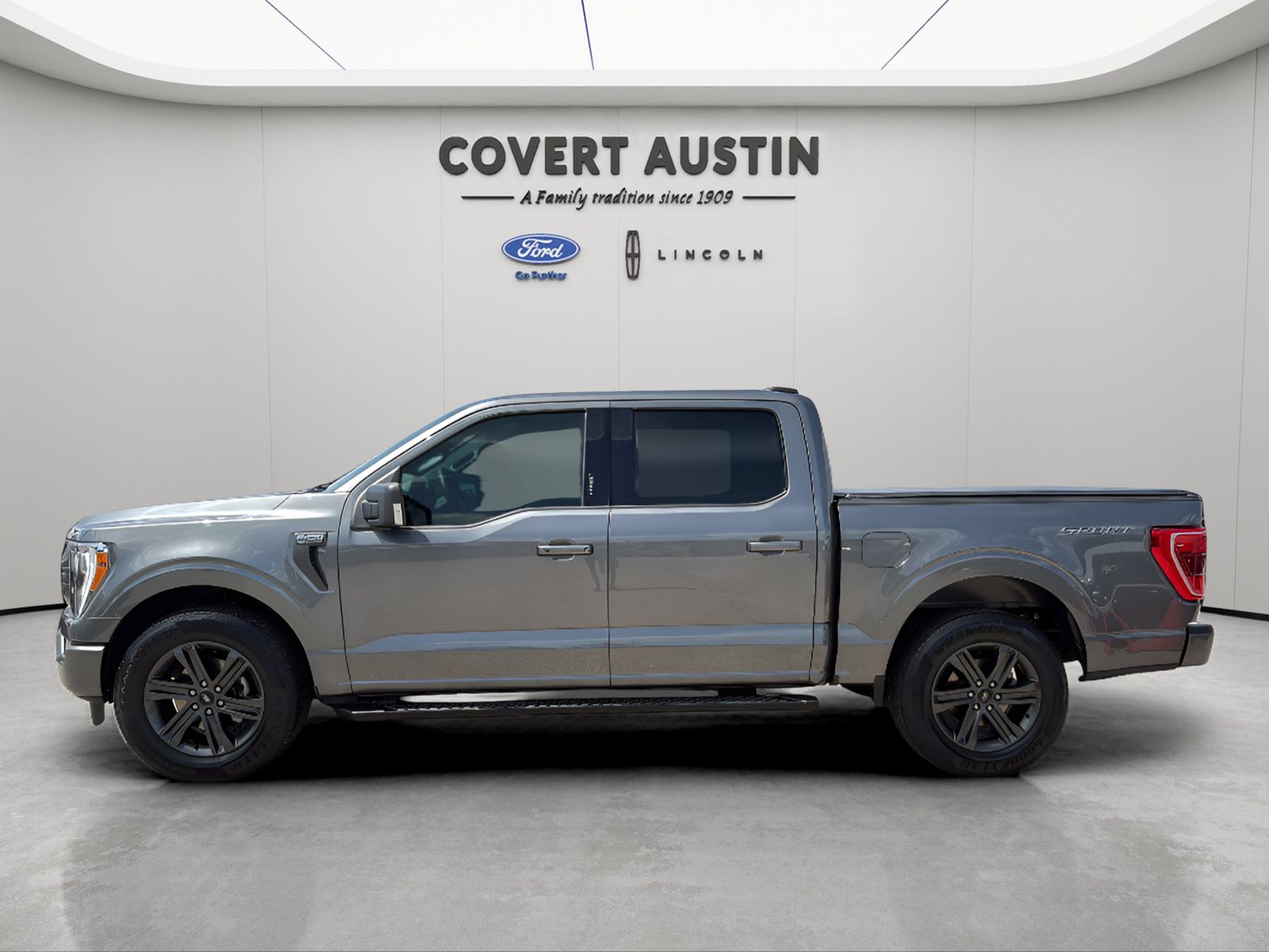 Used 2023 Gray Ford XLT image 2