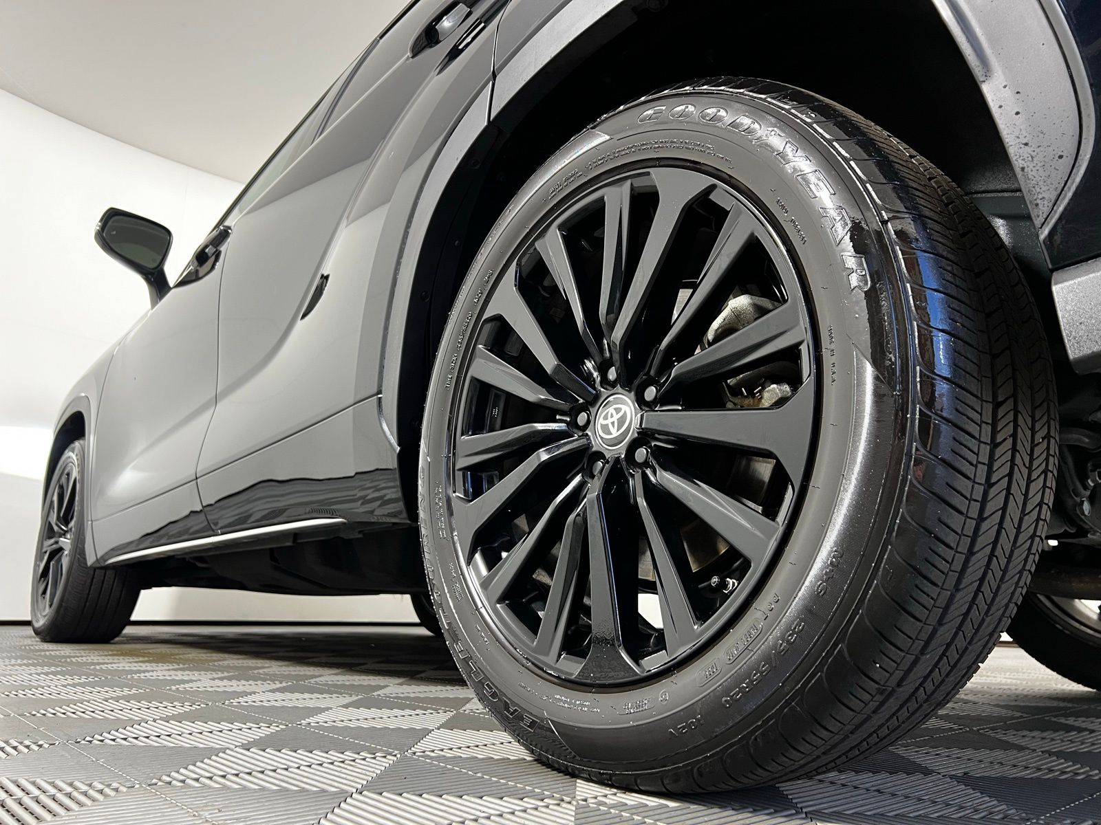 Thumbnail: 2024 Toyota Highlander - 29