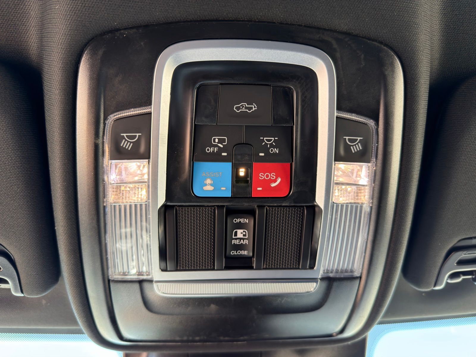 2026 RAM 3500 Laramie - Photo 29