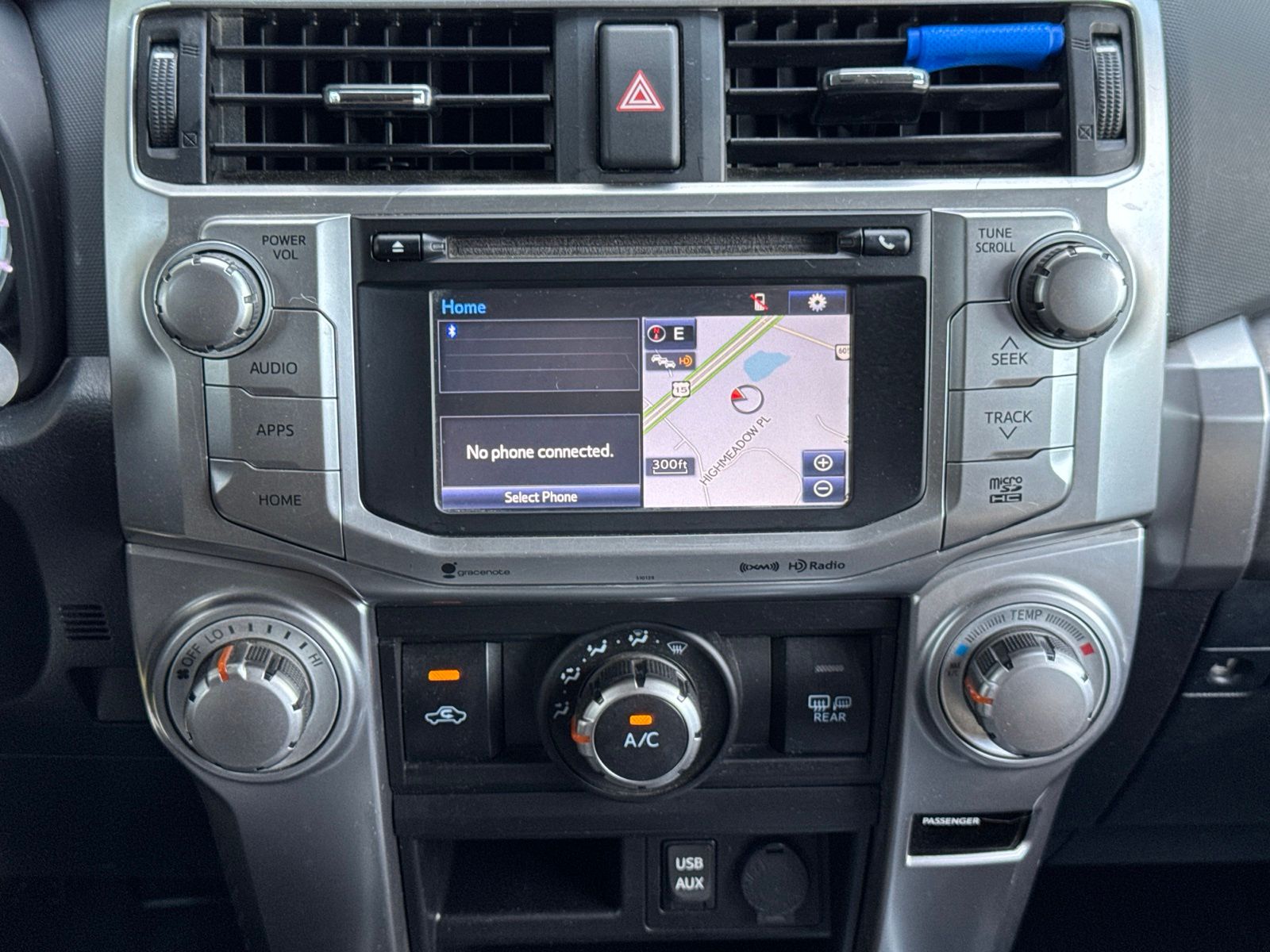 Used 2018 Super White Toyota SR5 image 21