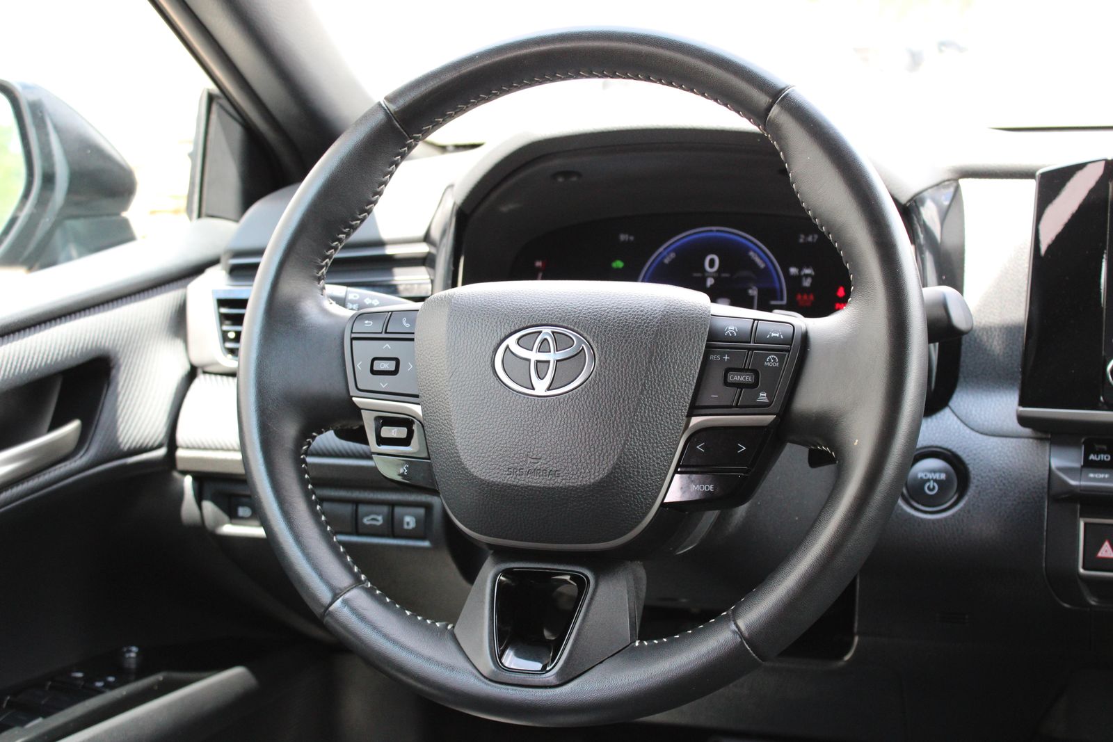 Used 2025  Toyota SE image 3