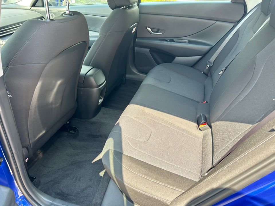 2025 Hyundai Elantra SE photo 16