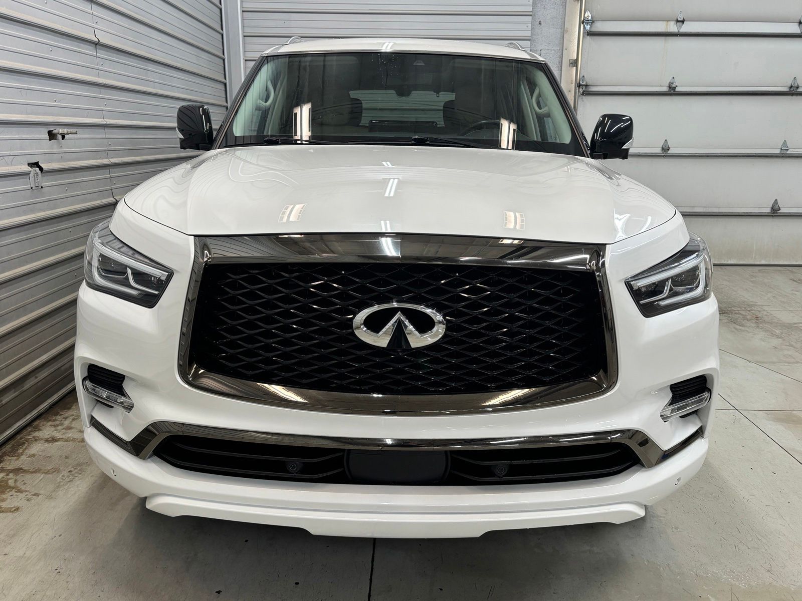 Photo 2 of 2023 INFINITI QX80 Premium Select