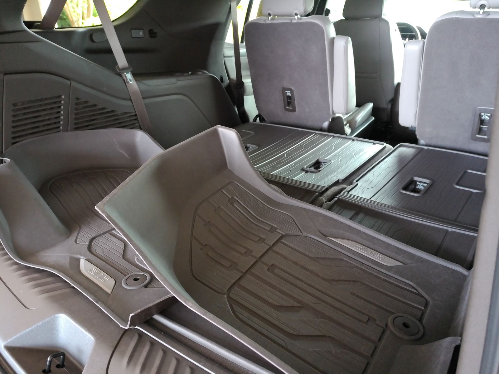 Used 2024 Silver GMC SLT image 30
