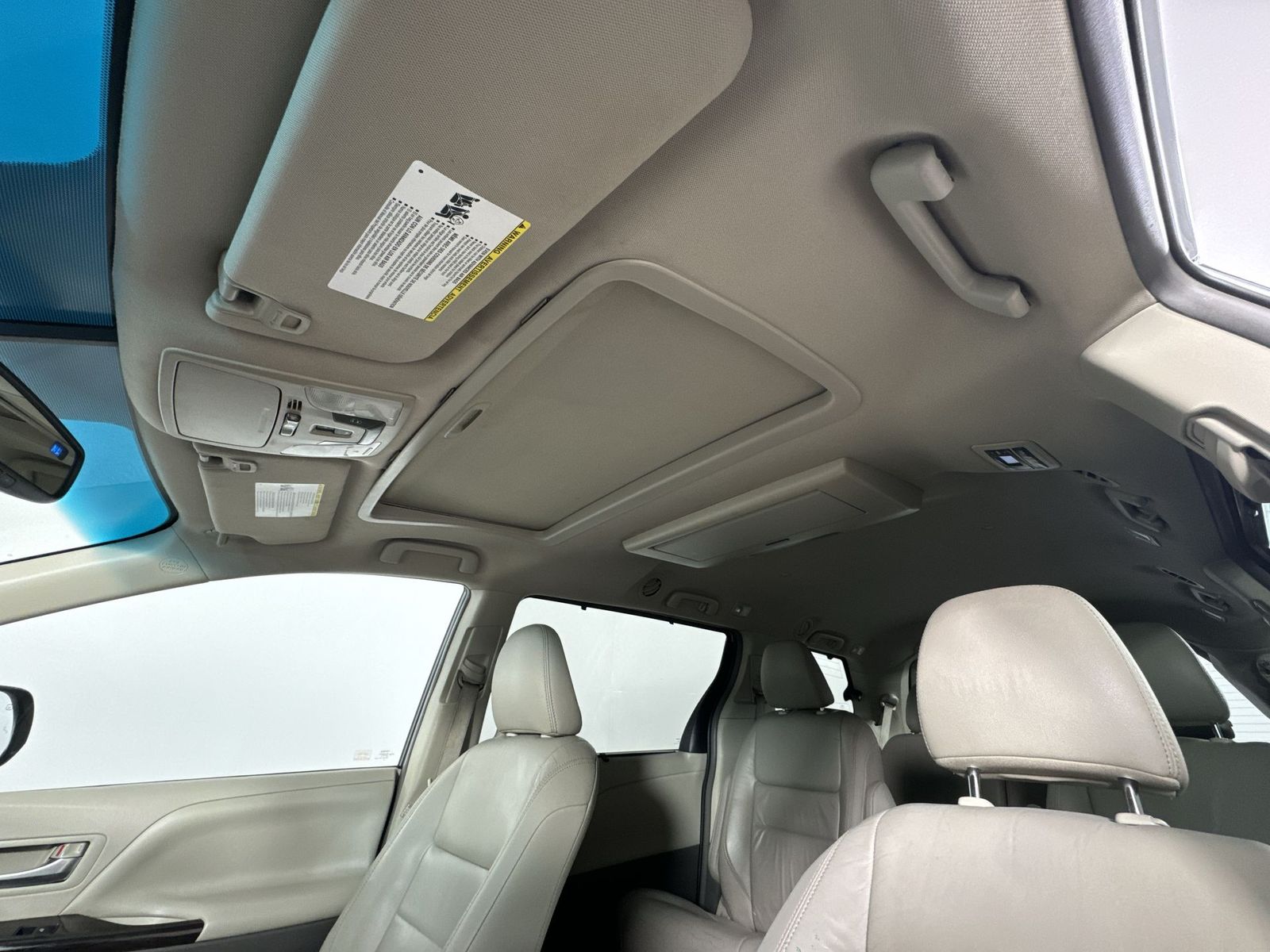 2016 Toyota Sienna Limited 17