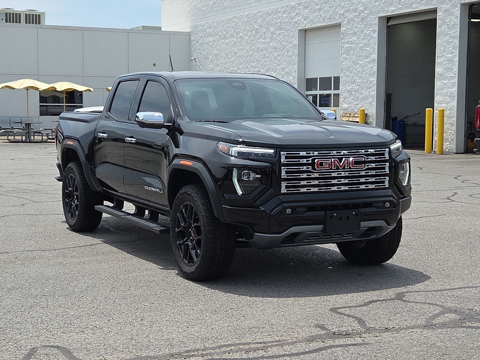 Onyx Black 2025 GMC Canyon Denali Crew Cab 4WD Pickup Truck Four-Wheel Drive 8-Speed Automatic