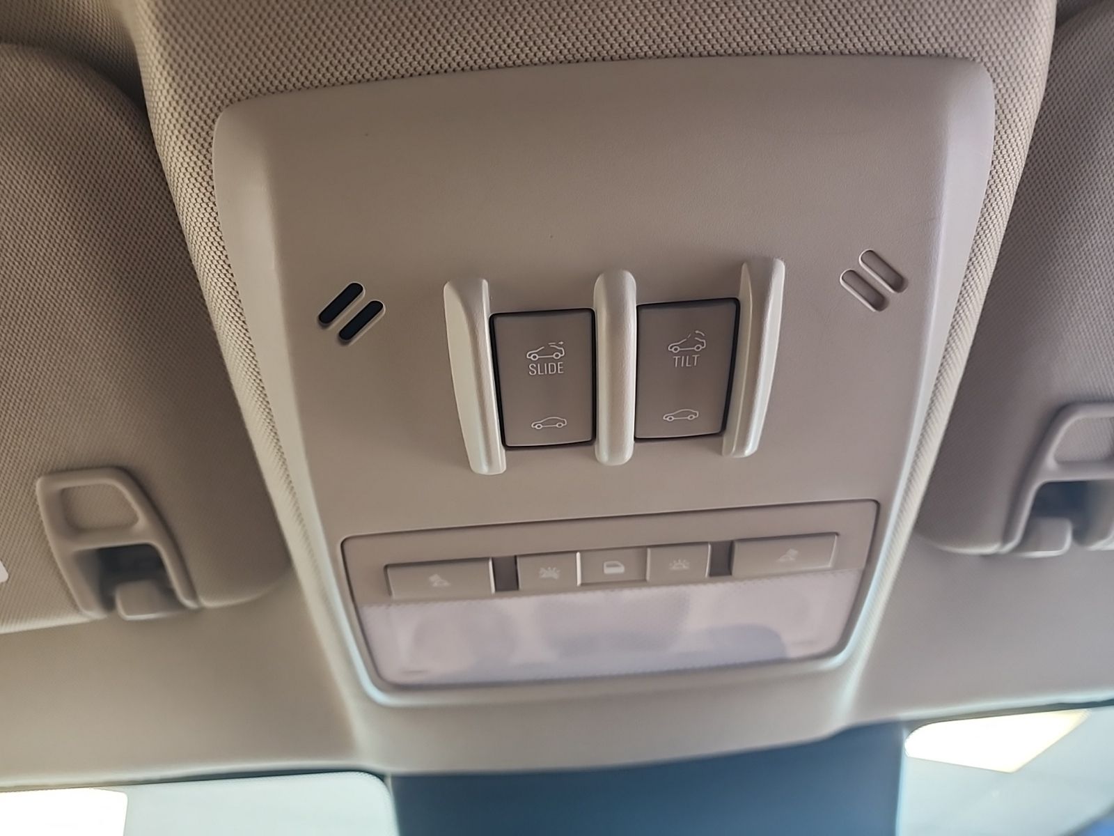 Used 2016 White Pearl Metallic Buick Premium image 29