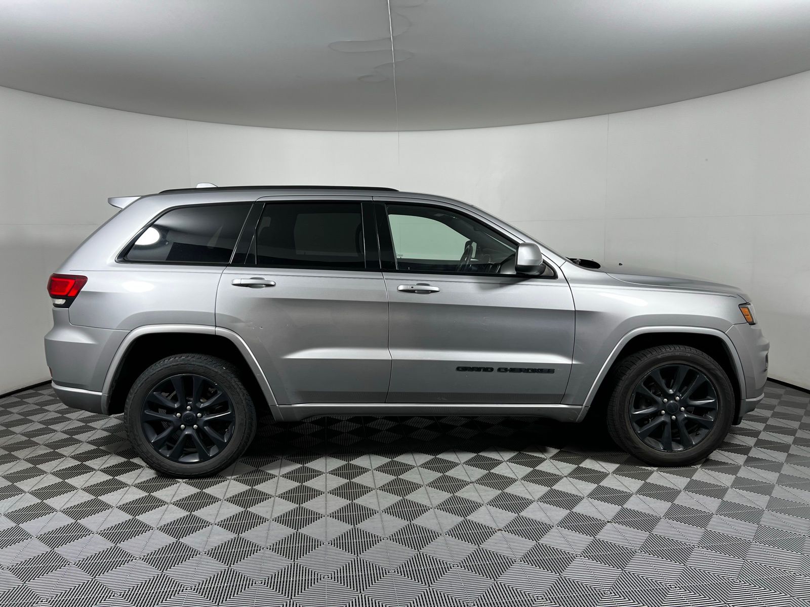2017 Jeep Grand Cherokee Altitude 4