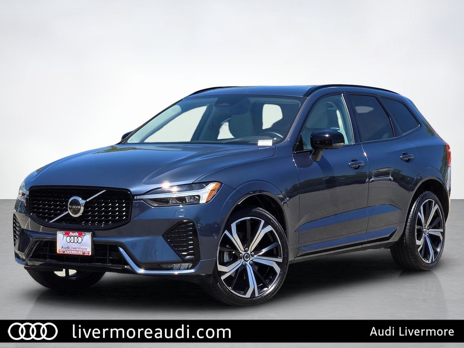 Denim Blue Metallic 2023 Volvo XC60 SUV / Crossover Front-Wheel Drive Automatic