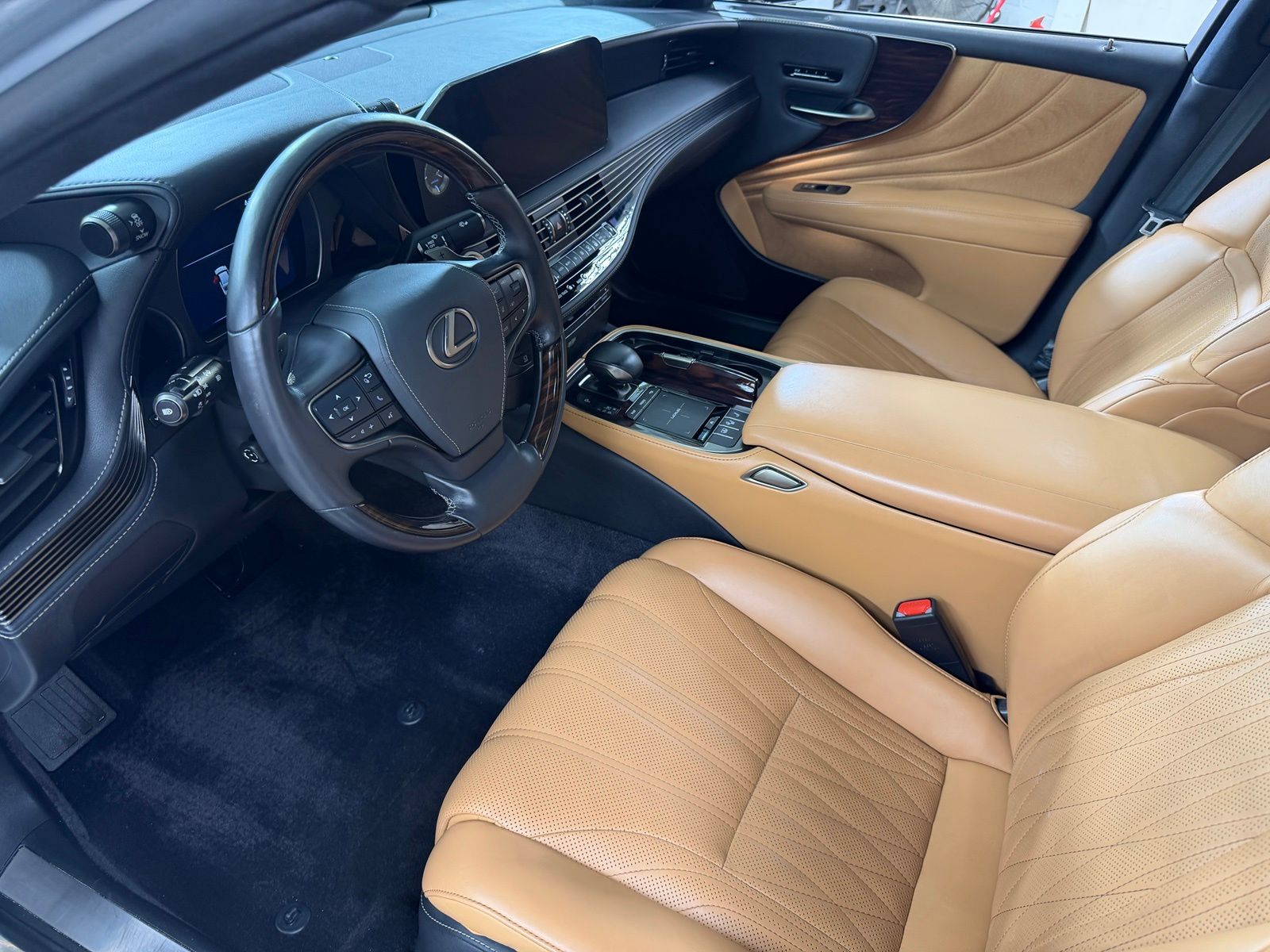 Used 2021 Silver Lexus 500 AWD image 13
