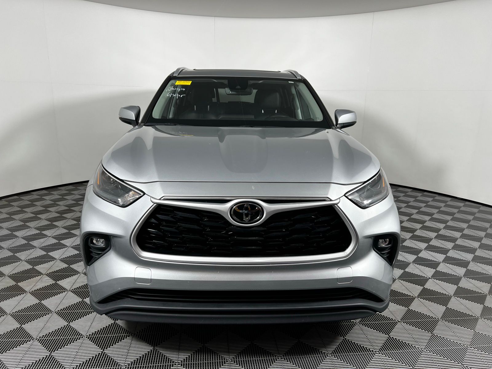 Thumbnail: 2023 Toyota Highlander - 2