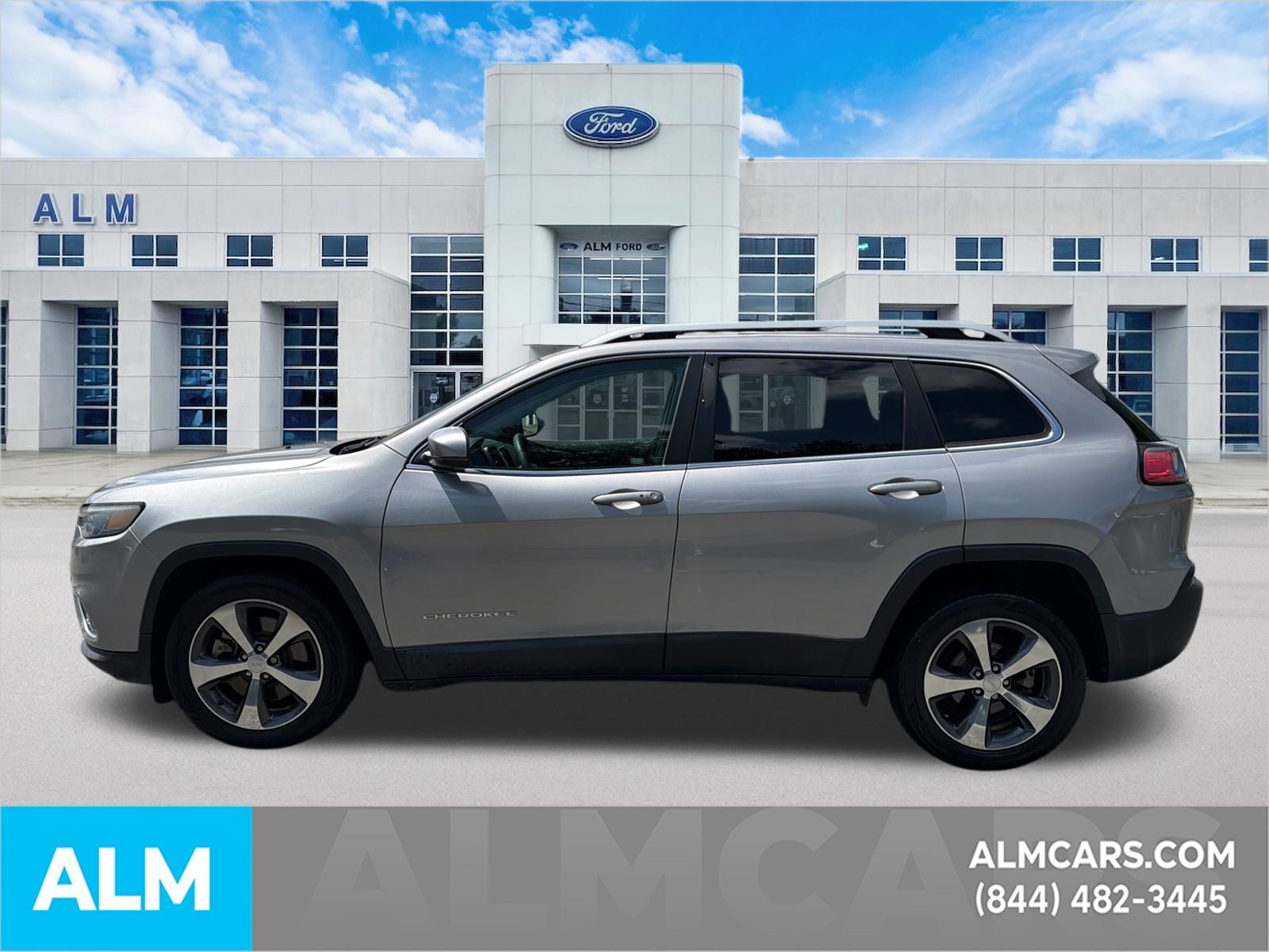 Used 2019 Silver Jeep Limited image 9