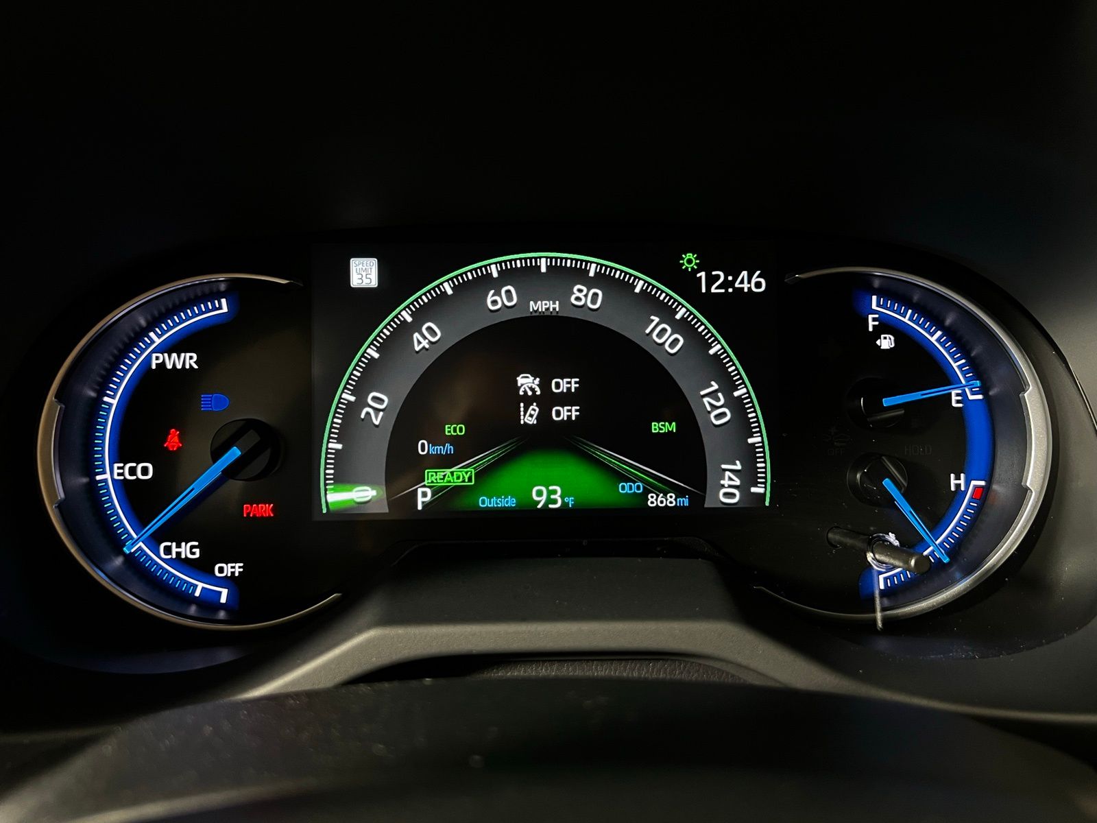 2025 Toyota RAV4 XLE 16