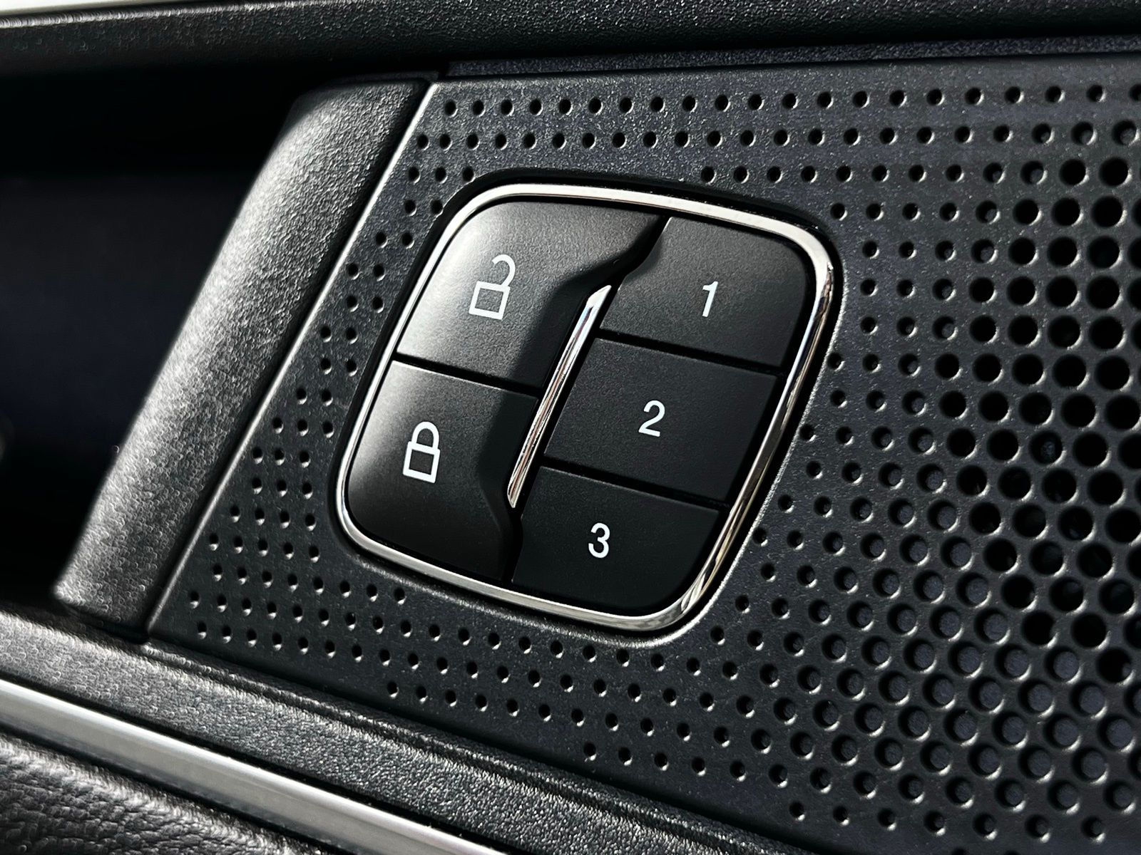 Thumbnail: 2020 Ford Edge - 15