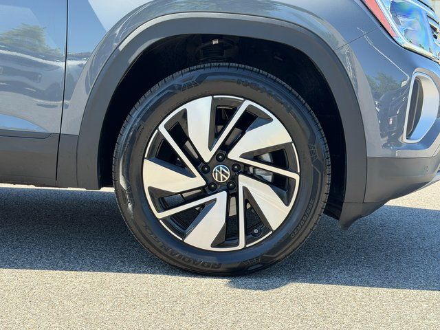 Used 2025 Gray Volkswagen 2.0T SE w/Technology image 8