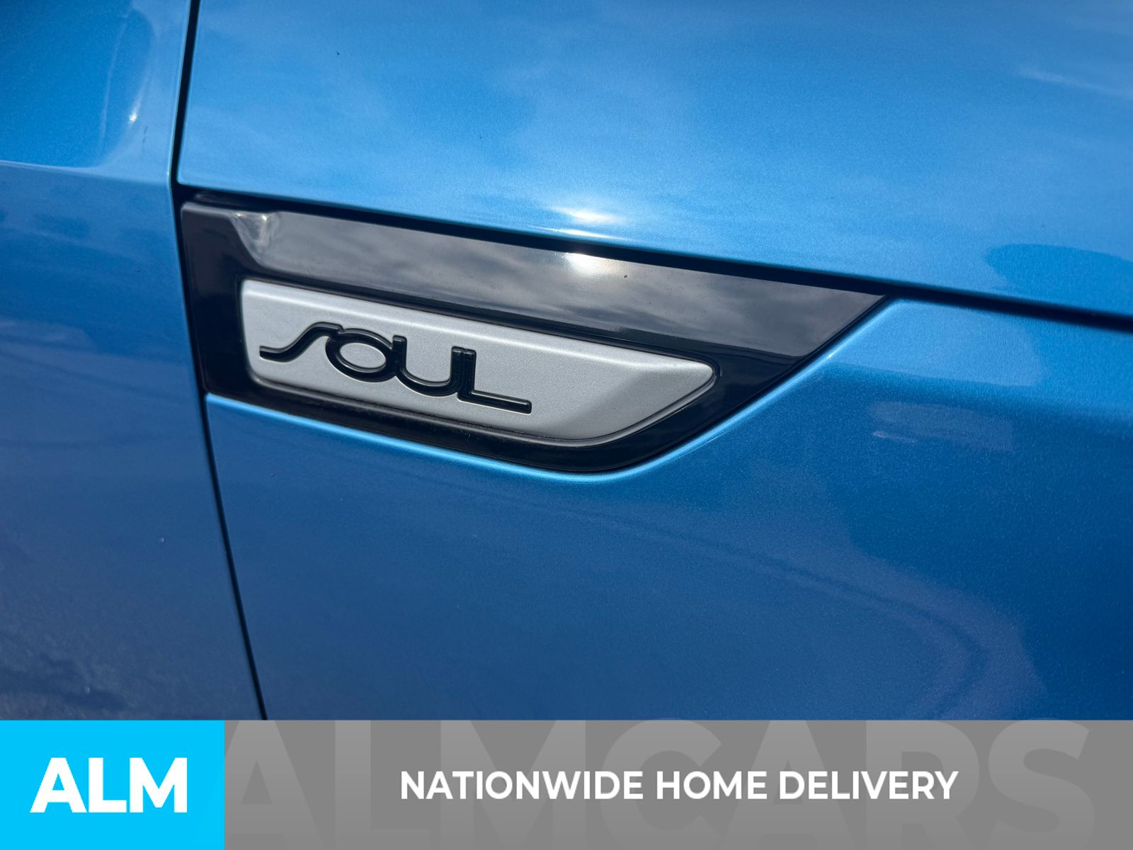 Used 2016 Blue Kia Plus image 4