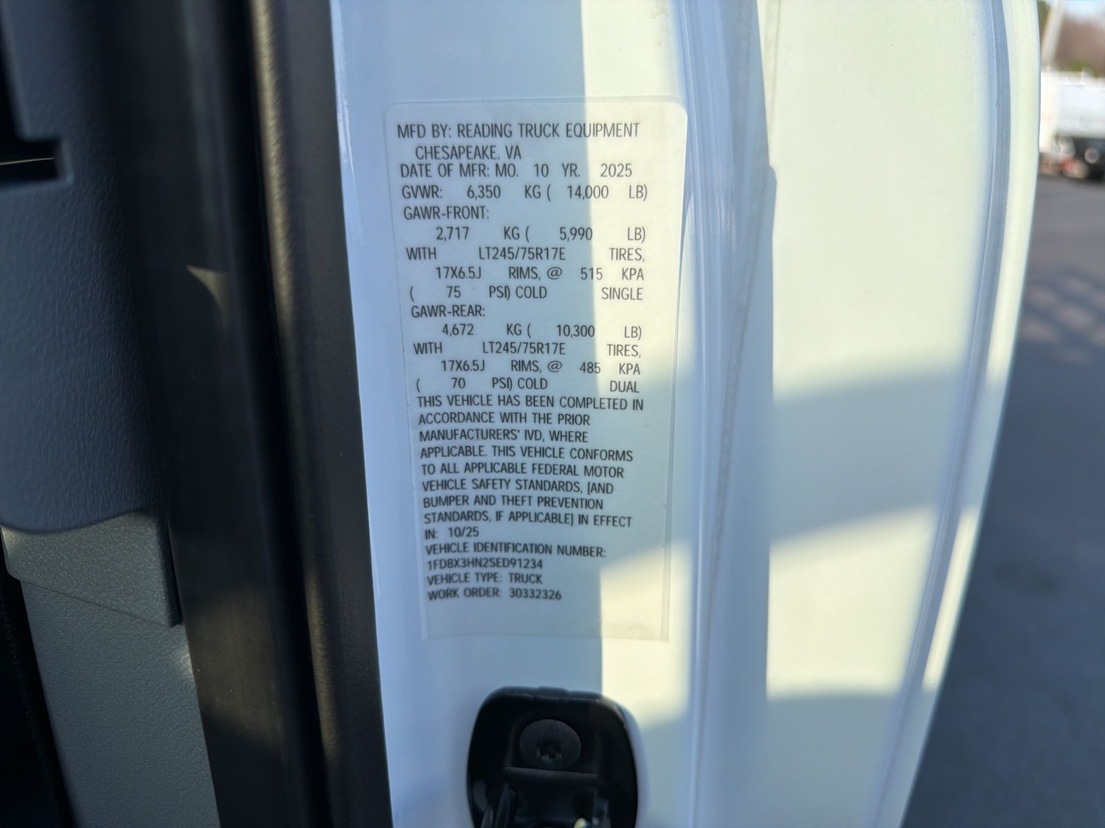 2025 Ford F-350 Super Duty Chassis Cab XL - Photo 18