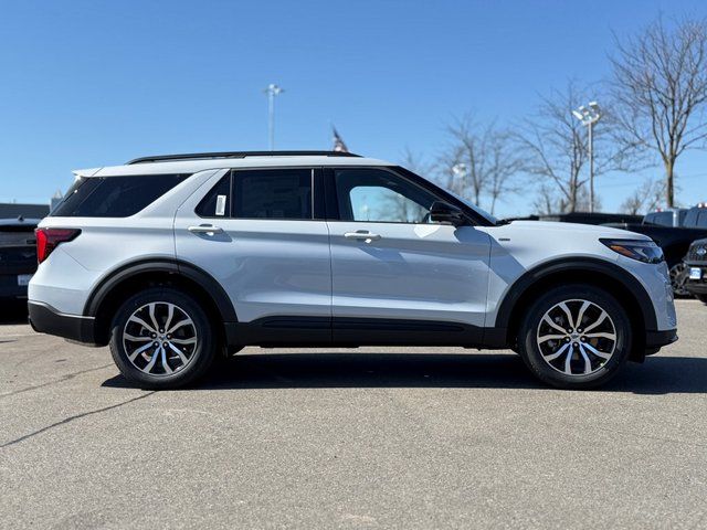 New 2026 Space White Metallic Ford ST-Line image 2