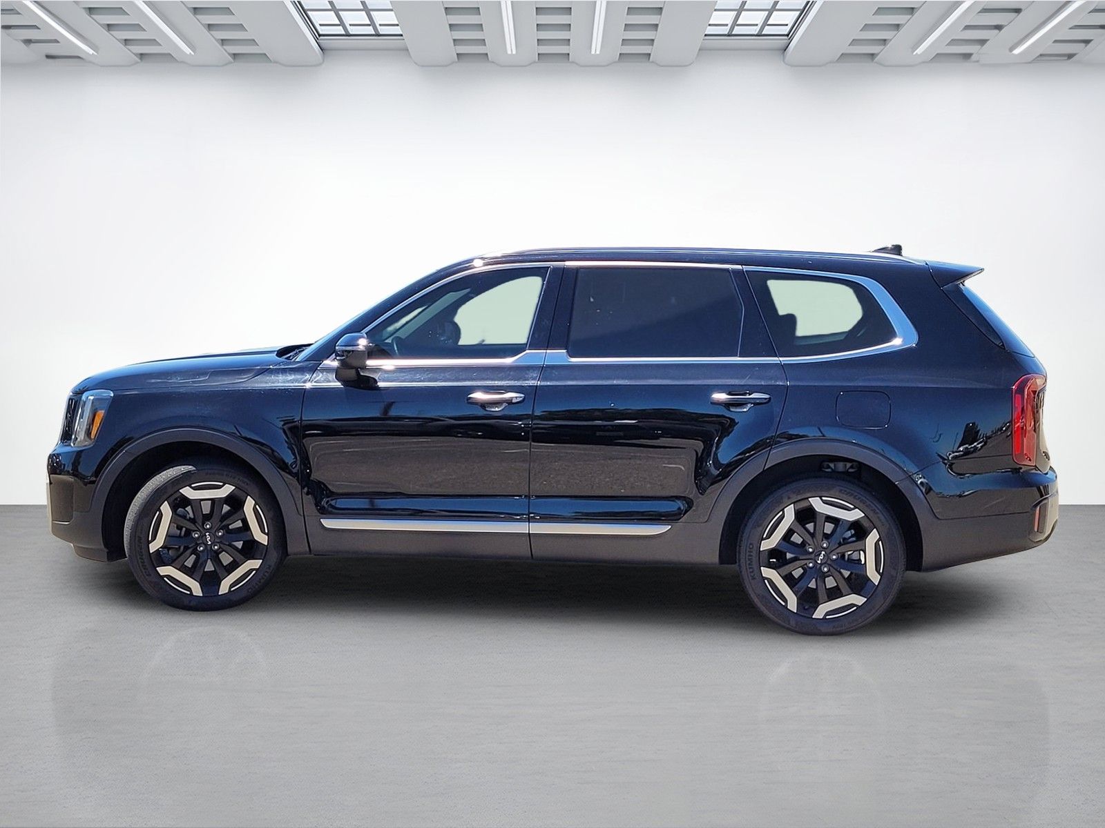 2024 Kia Telluride S - Photo 15