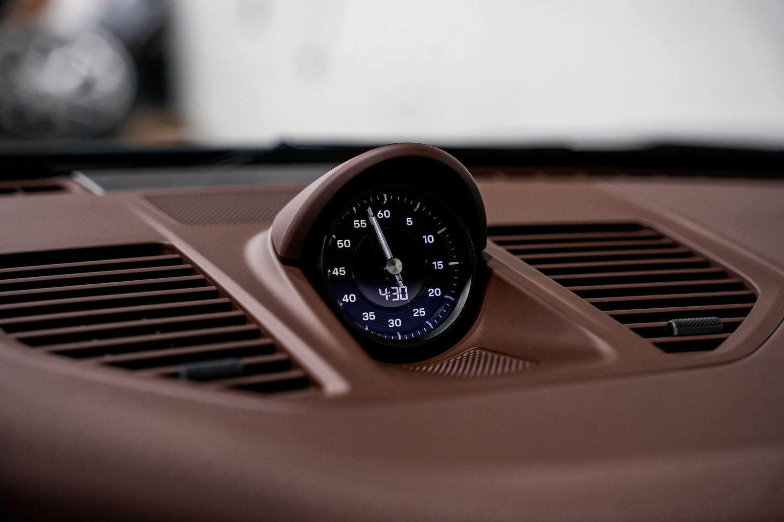 2025 Porsche 911 Targa 4 GTS — photo 12