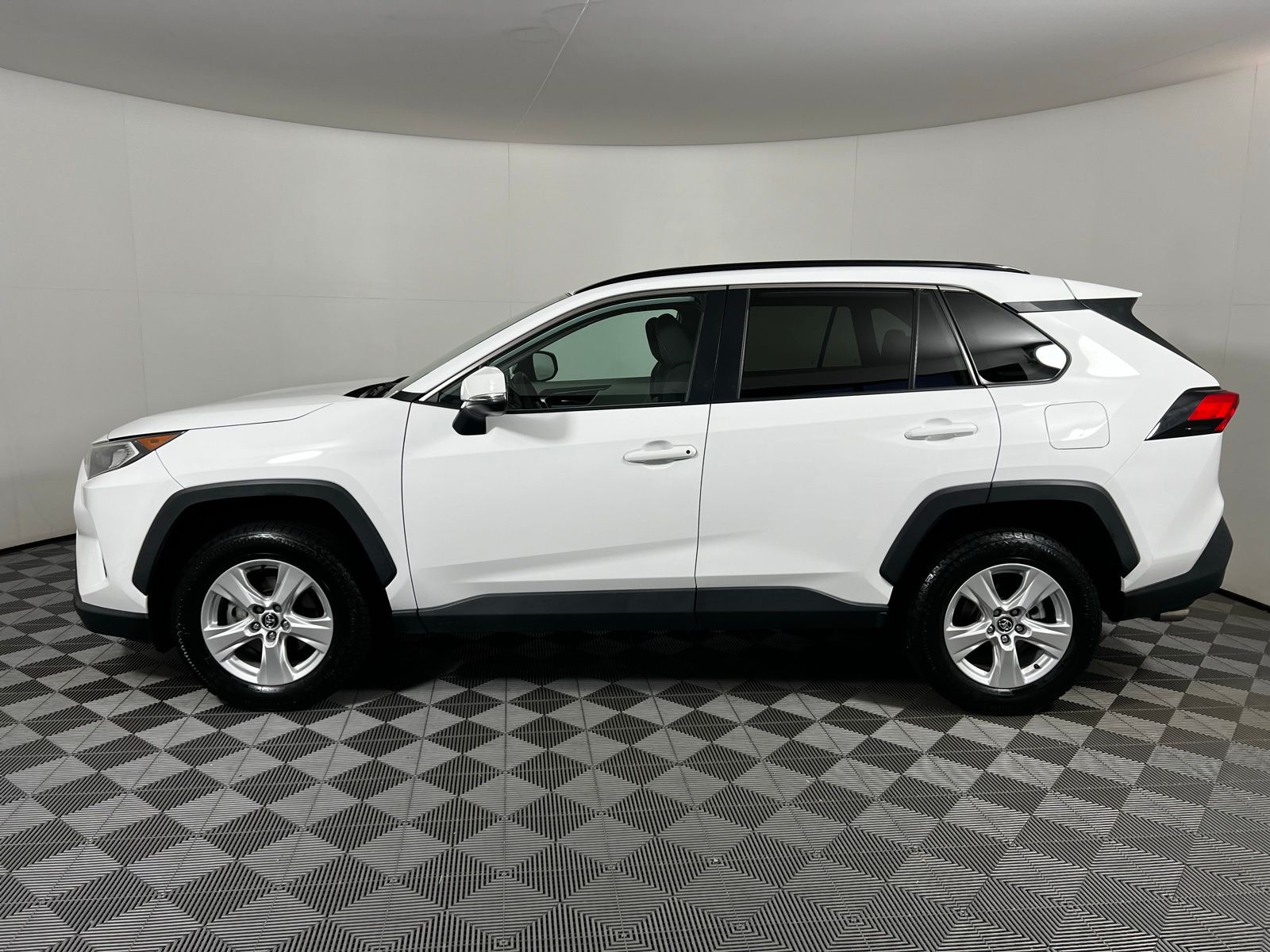 2021 Toyota RAV4 XLE 9