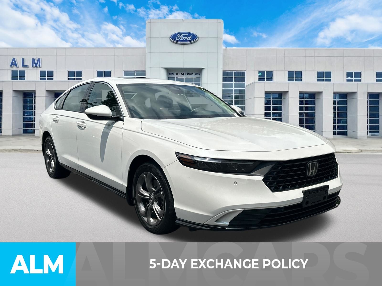 Used 2023 White Honda EX-L image 3