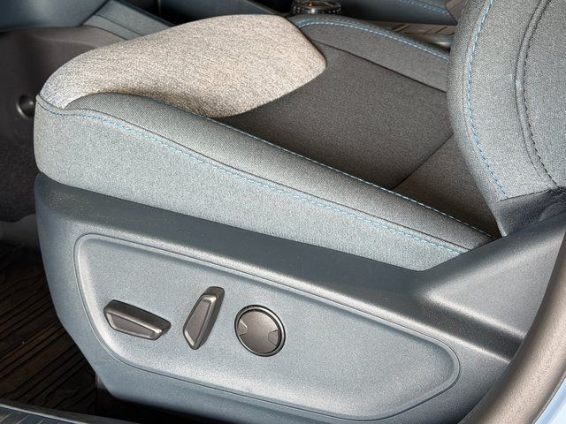 New 2025 Azure Gray Metallic Tri-Coat Ford XLT image 21