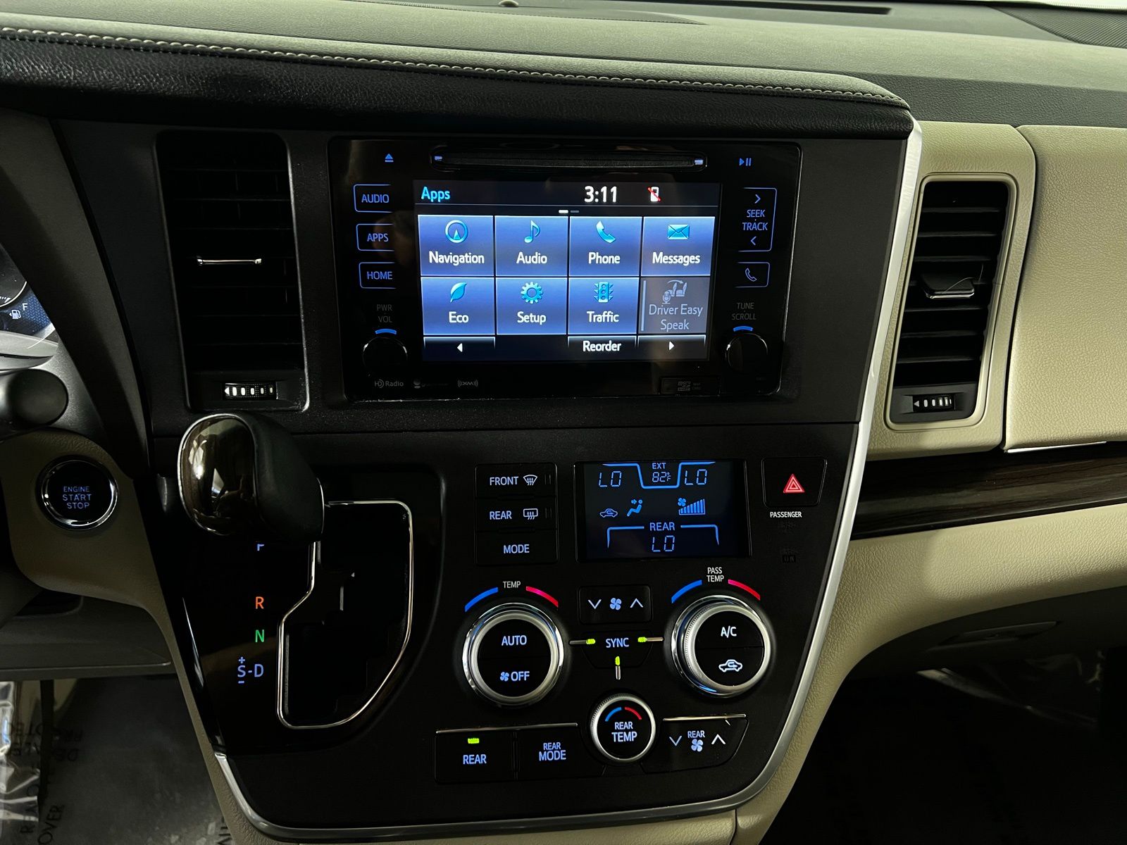 2016 Toyota Sienna XLE 18