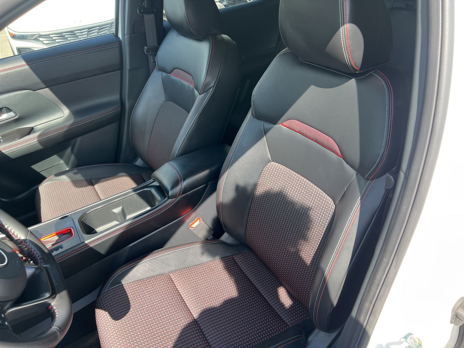 Used 2025 White Nissan SR image 8