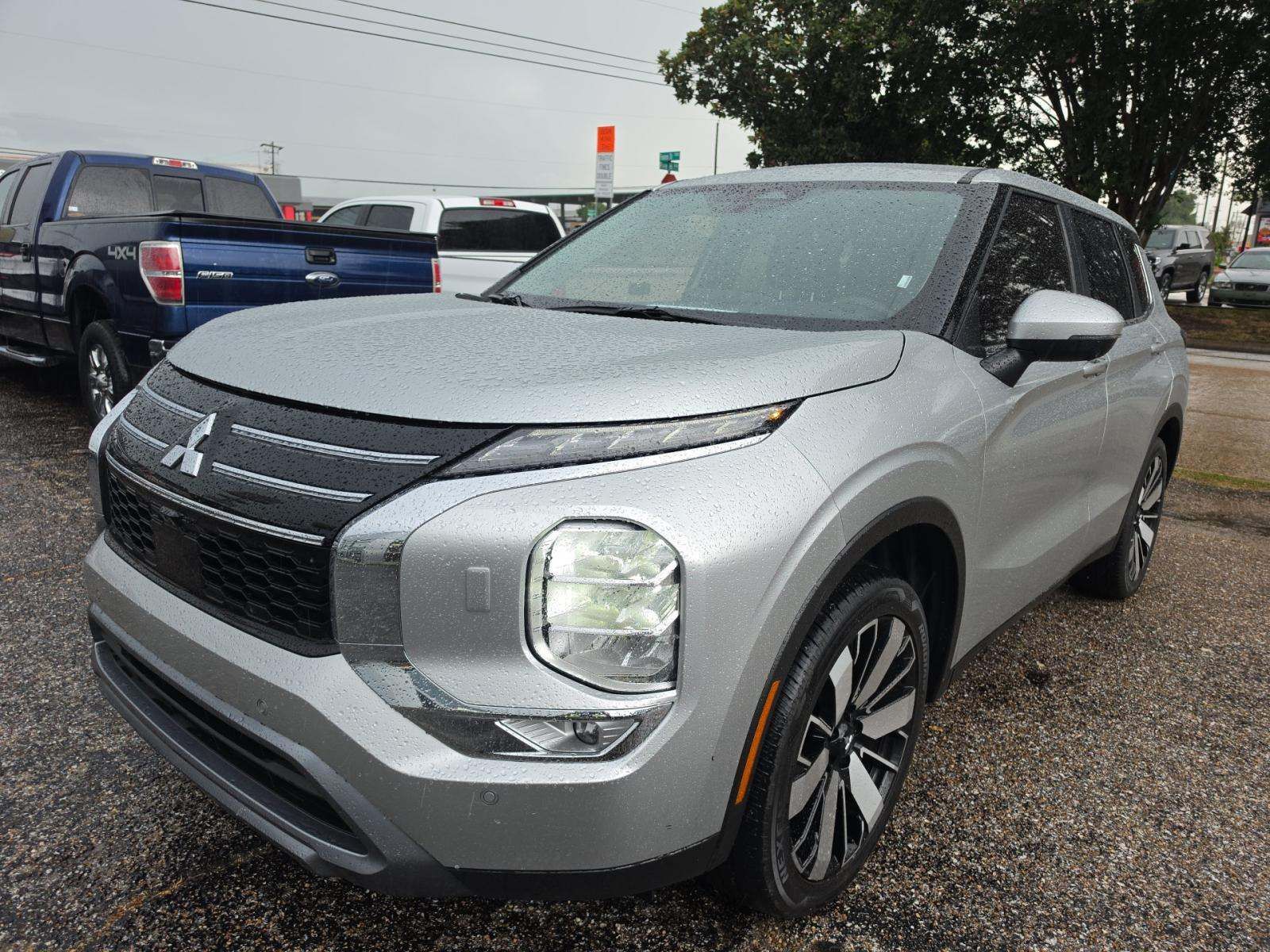 Alloy Silver Metallic 2025 Mitsubishi Outlander SUV / Crossover  Continuously Variable Transmission