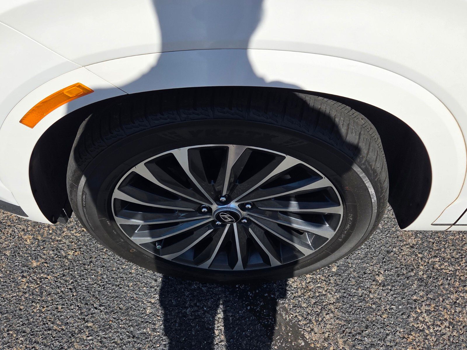 Used 2023 White Hyundai Calligraphy image 18