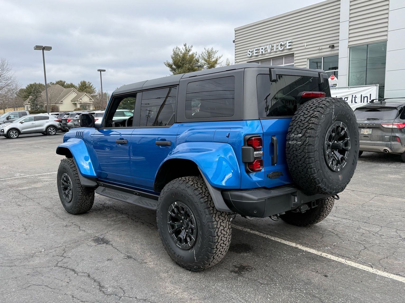 View vehicle photo 4