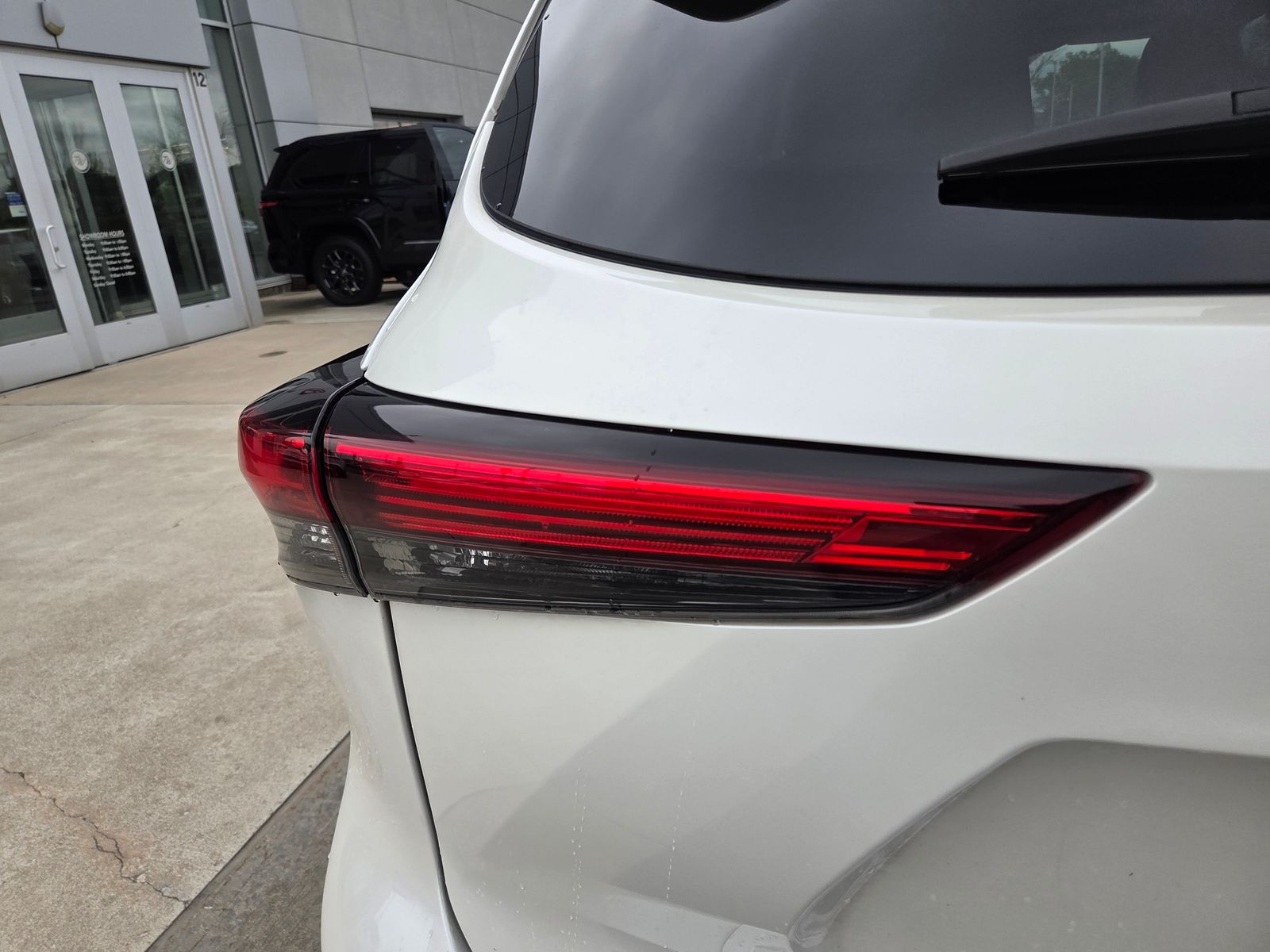 used 2021 Toyota Highlander car, priced at $29,325