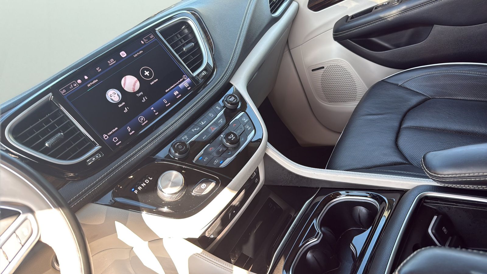 Used Car 2021 Chrysler Pacifica  Limited For Sale Under $30,000 In Austin, Texas