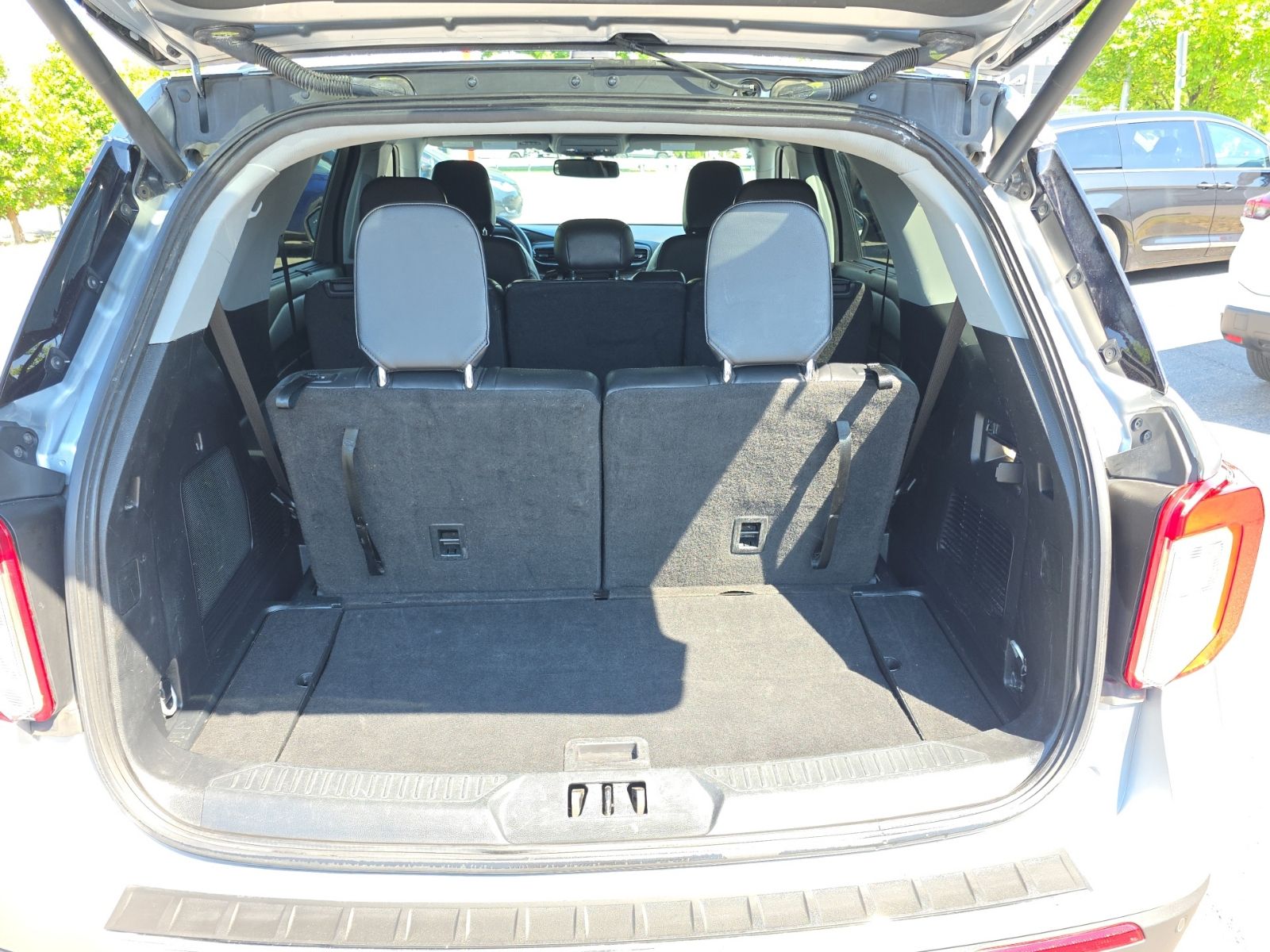 Used 2023 Silver Ford Limited image 10